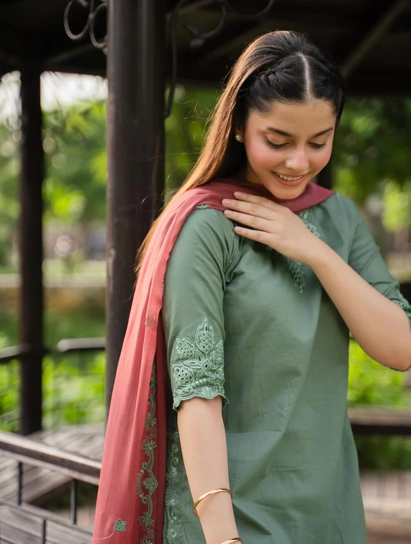 Zunaira 3pc - Image 4